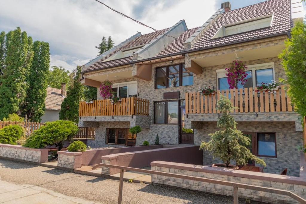 Fortuna Vendégház Kiskunhalas Esterno foto