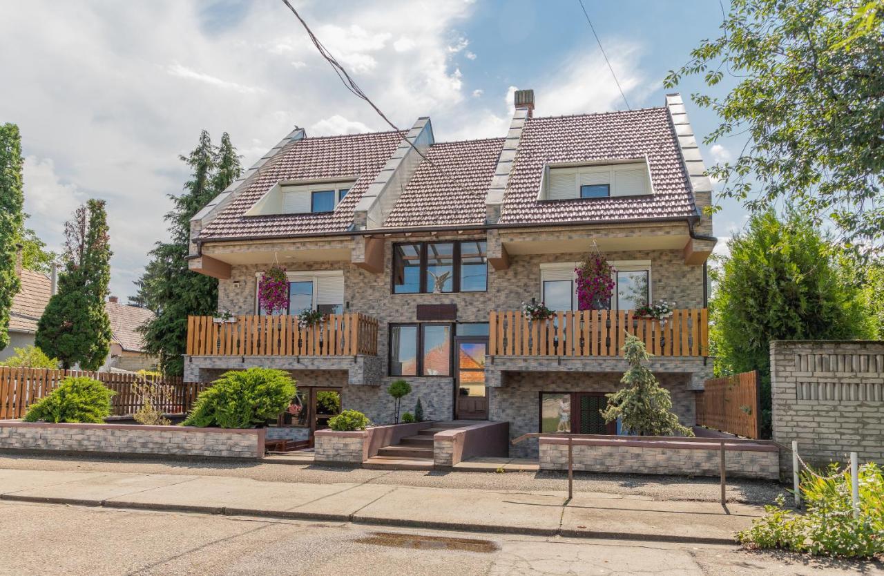 Fortuna Vendégház Kiskunhalas Esterno foto